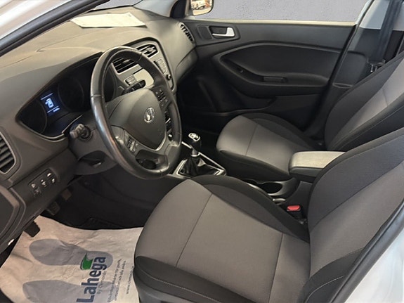 Hyundai i20 10 of 23