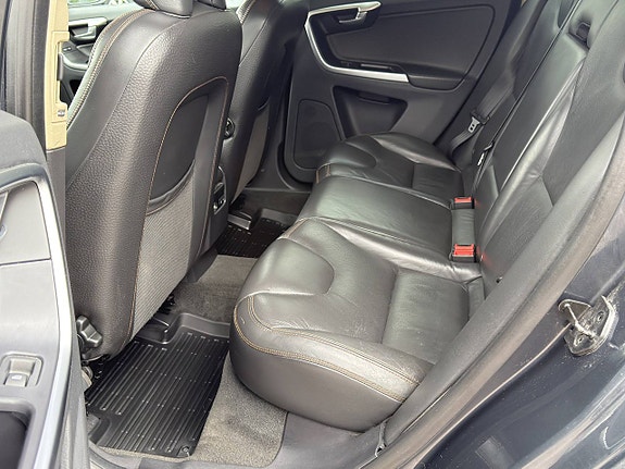 Volvo XC60 8 of 14