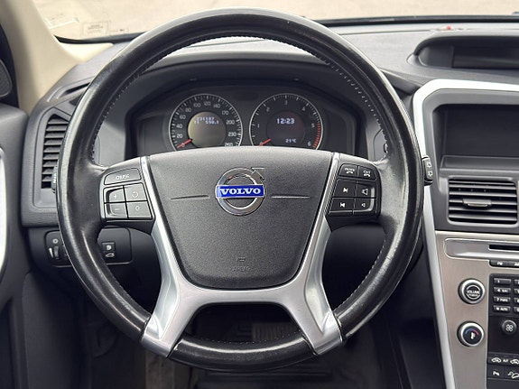 Volvo XC60 11 of 14