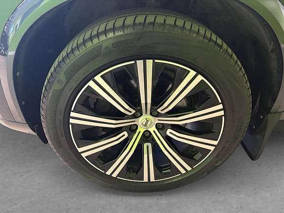Volvo XC90 8 of 26