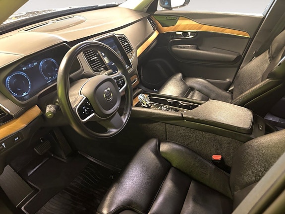 Volvo XC90 9 of 26