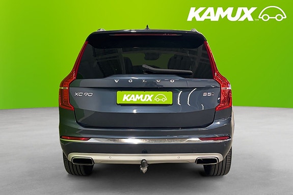 Volvo XC90 5 of 26