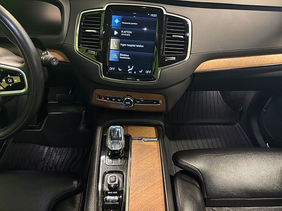 Volvo XC90 11 of 26