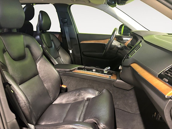Volvo XC90 15 of 26