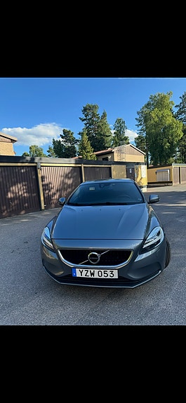 Volvo V40 2 of 4