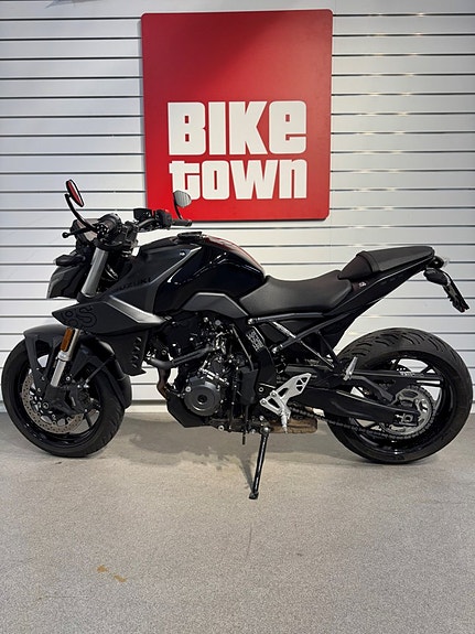 Suzuki GSX-8S 2 of 5