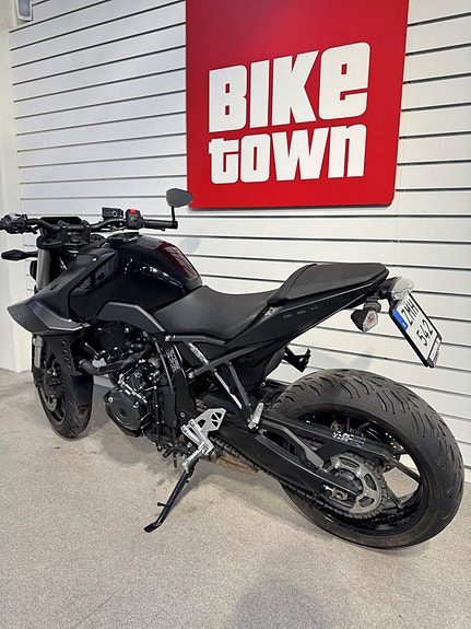 Suzuki GSX-8S 4 of 5