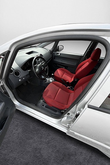 Mitsubishi Colt 6 of 6
