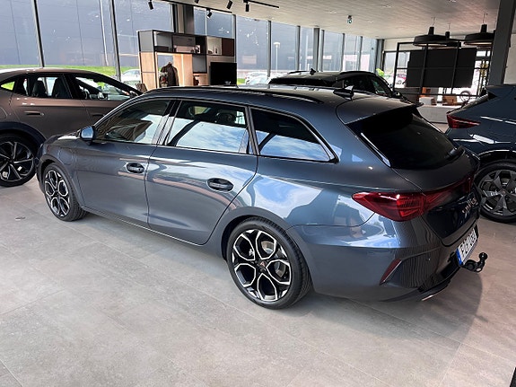Cupra Leon 2 of 5