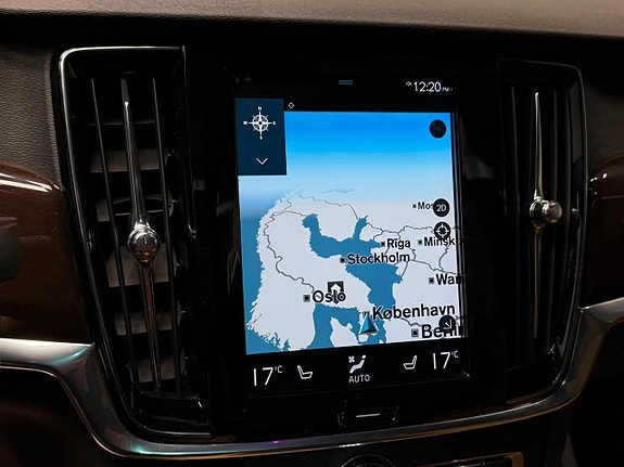 Volvo S90 24 of 26