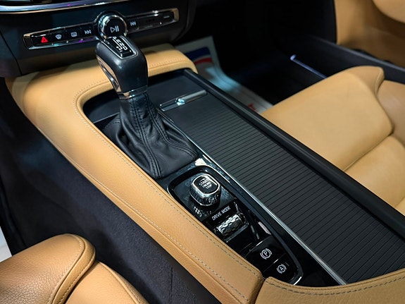 Volvo S90 18 of 26