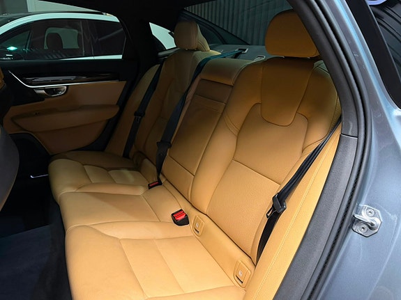 Volvo S90 16 of 26