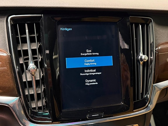 Volvo S90 21 of 26