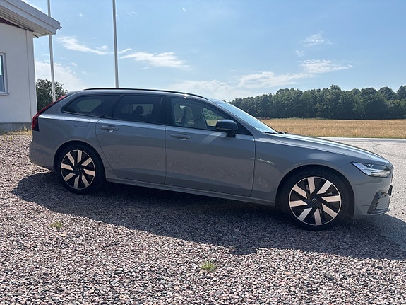Volvo V90 2 of 12