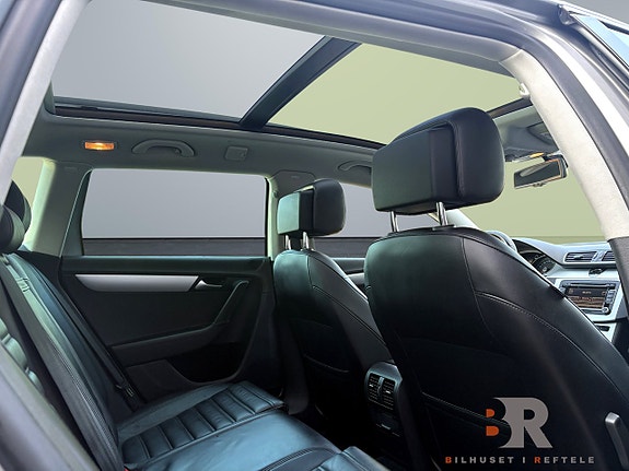 Volkswagen Passat Alltrack 12 of 17