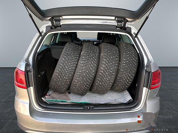 Volkswagen Passat Alltrack 13 of 17