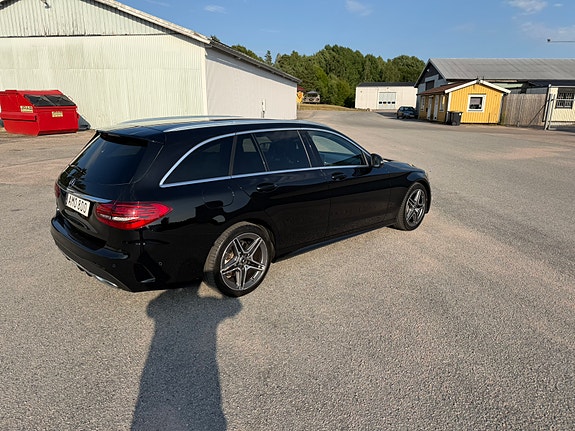 Mercedes-Benz C200 2 of 10