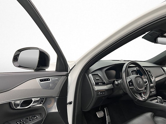 Volvo XC90 12 of 30