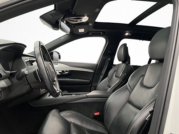 Volvo XC90 14 of 30