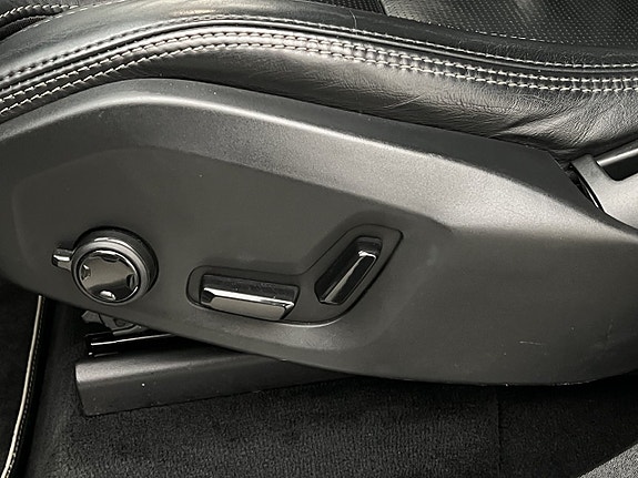 Volvo XC90 15 of 30