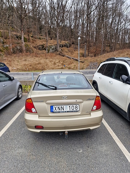 Hyundai Accent 3 of 5