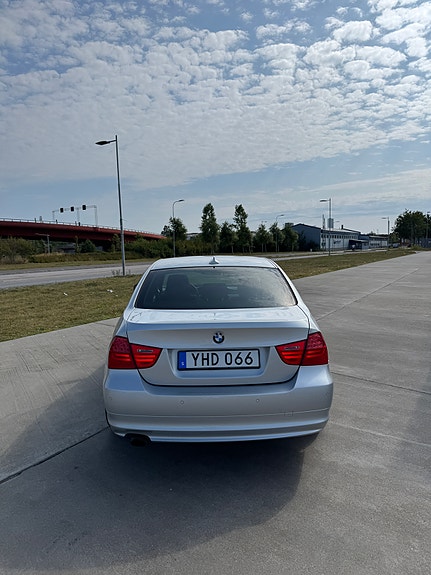 BMW 318d 5 of 12