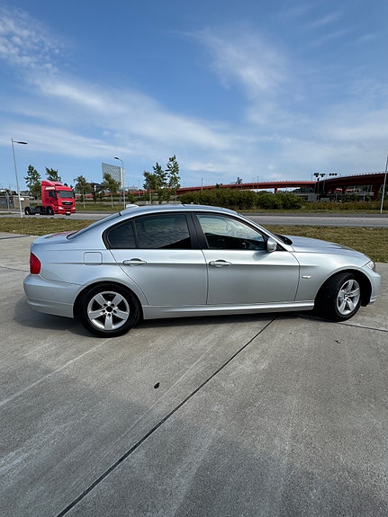 BMW 318d 3 of 12