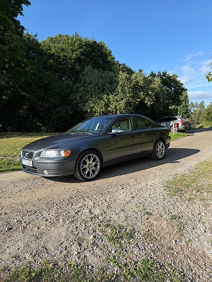 Volvo S60 2 of 7