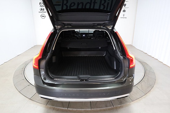 Volvo V90 Cross Country 11 of 25