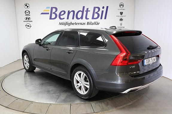 Volvo V90 Cross Country 9 of 25