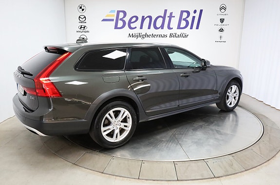 Volvo V90 Cross Country 14 of 25