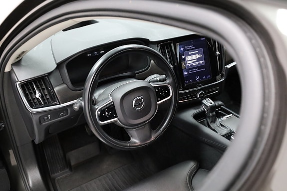 Volvo V90 Cross Country 7 of 25