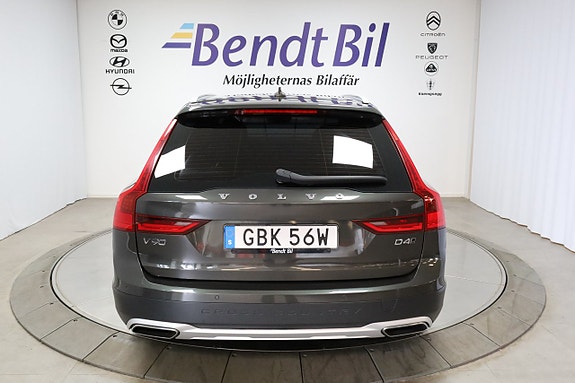Volvo V90 Cross Country 10 of 25