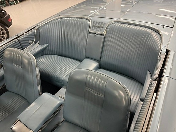 Ford Thunderbird 9 of 11