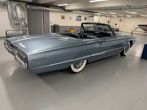 Ford Thunderbird 4 of 11