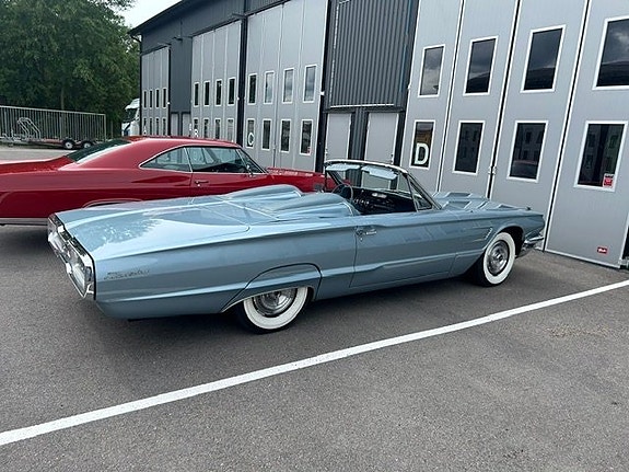 Ford Thunderbird 6 of 11