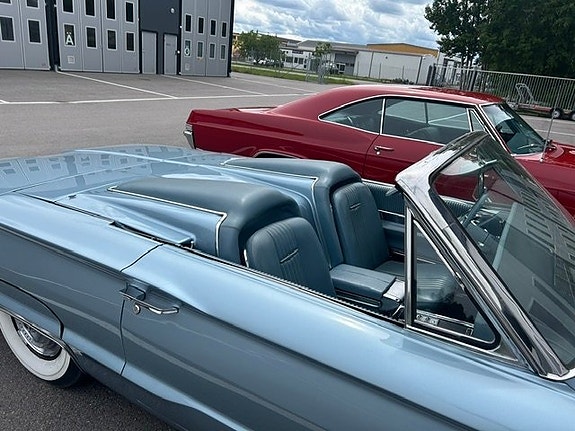Ford Thunderbird 7 of 11