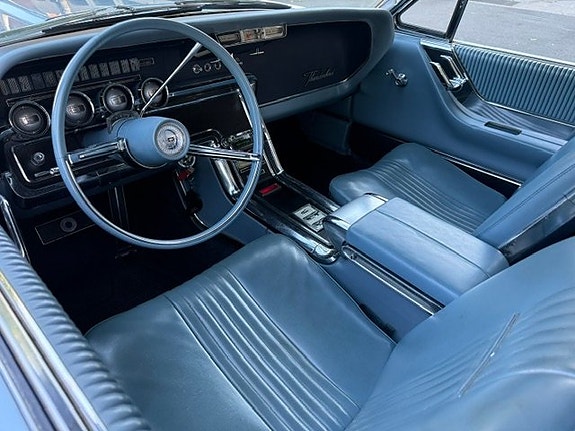 Ford Thunderbird 8 of 11