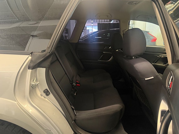 Subaru Outback 14 of 30