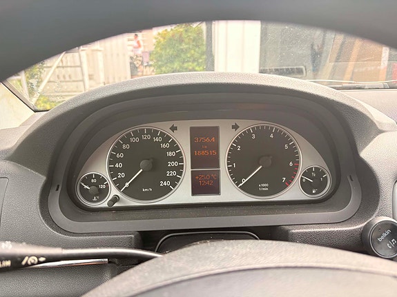 Mercedes-Benz B170 15 of 15