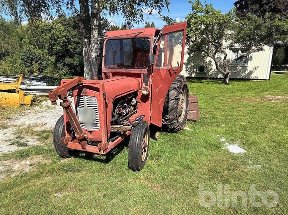 Traktor MASSEY FERGUSON 30 inkl kärra och utrustning 2 of 6