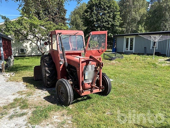 Traktor MASSEY FERGUSON 30 inkl kärra och utrustning 3 of 6