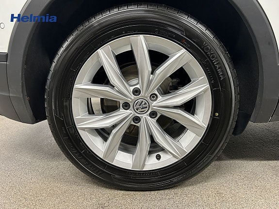 Volkswagen Tiguan 7 of 9