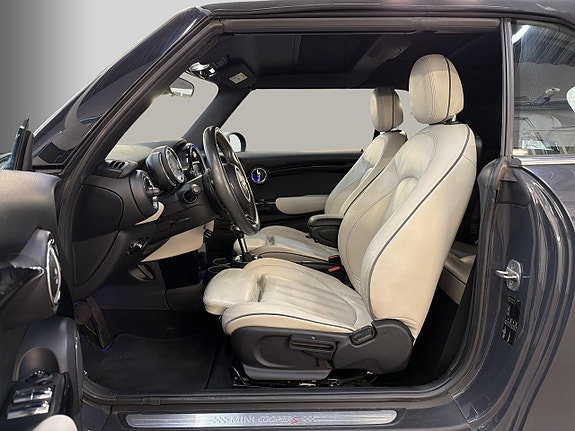 MINI Cooper S 10 of 28