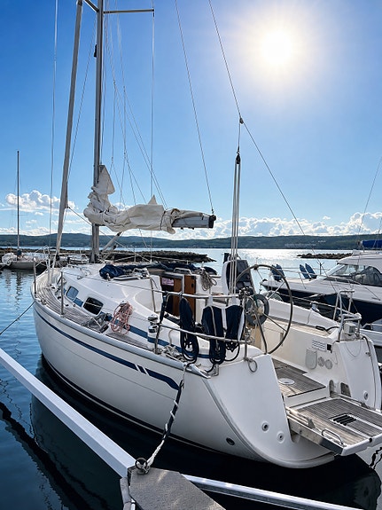 Bavaria 31 Cruiser – Välvårdad, teakdäck & utfällbar badbrygga, moderniserad 2 of 11