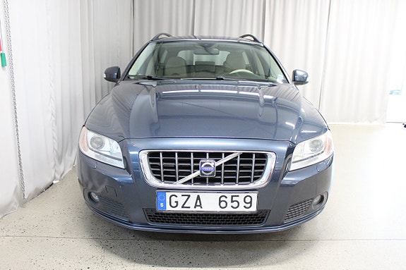 Volvo V70 4 of 22