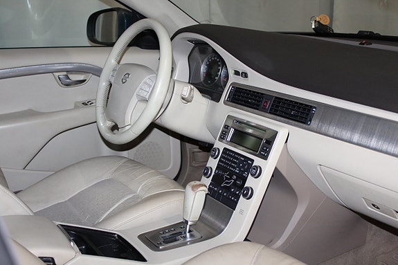 Volvo V70 15 of 22