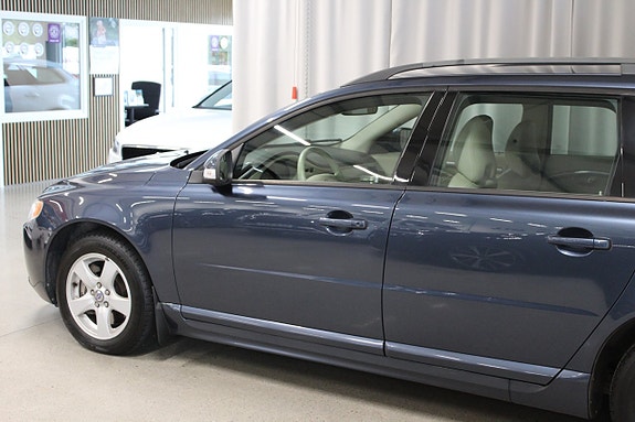 Volvo V70 11 of 22