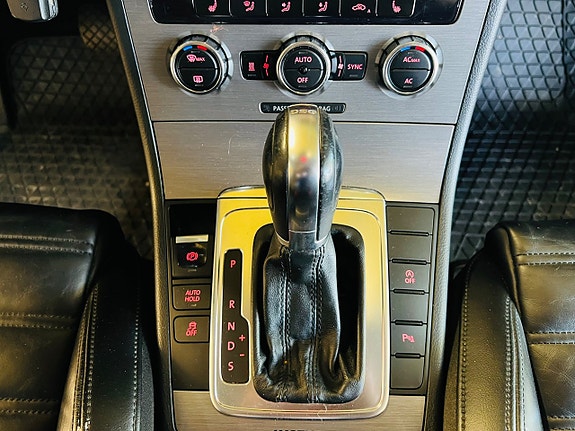 Volkswagen Passat 14 of 21
