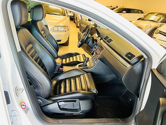 Volkswagen Passat 8 of 21